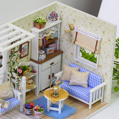 PUUZZLE 1:24 DIY Dollhouse Kit (Kitten Diary)