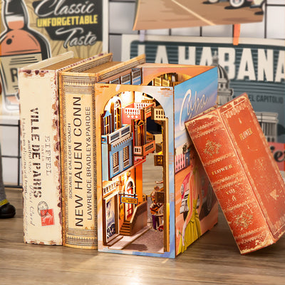 PUUZZLE DIY Booknook Kit (Havana Stroll)